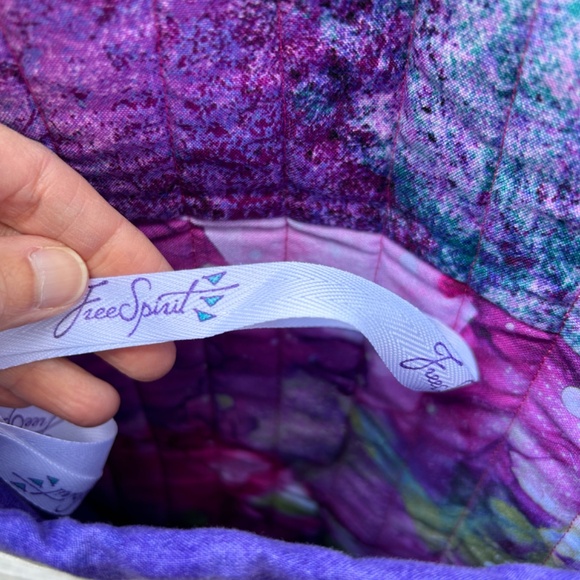 Quilted Oversized Tote Bag - Picture 8 of 10